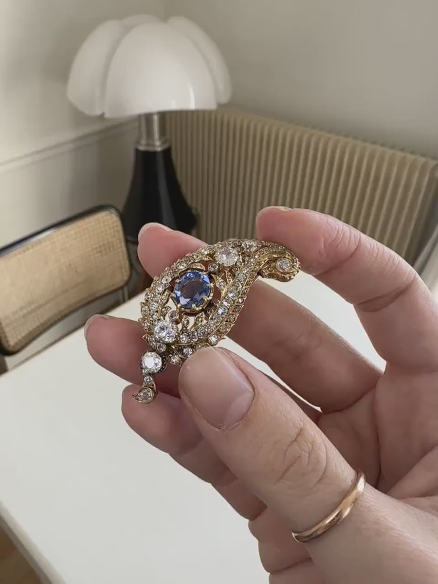 Antique cashmere, yellow gold, diamonds and Ceylon sapphire brooch