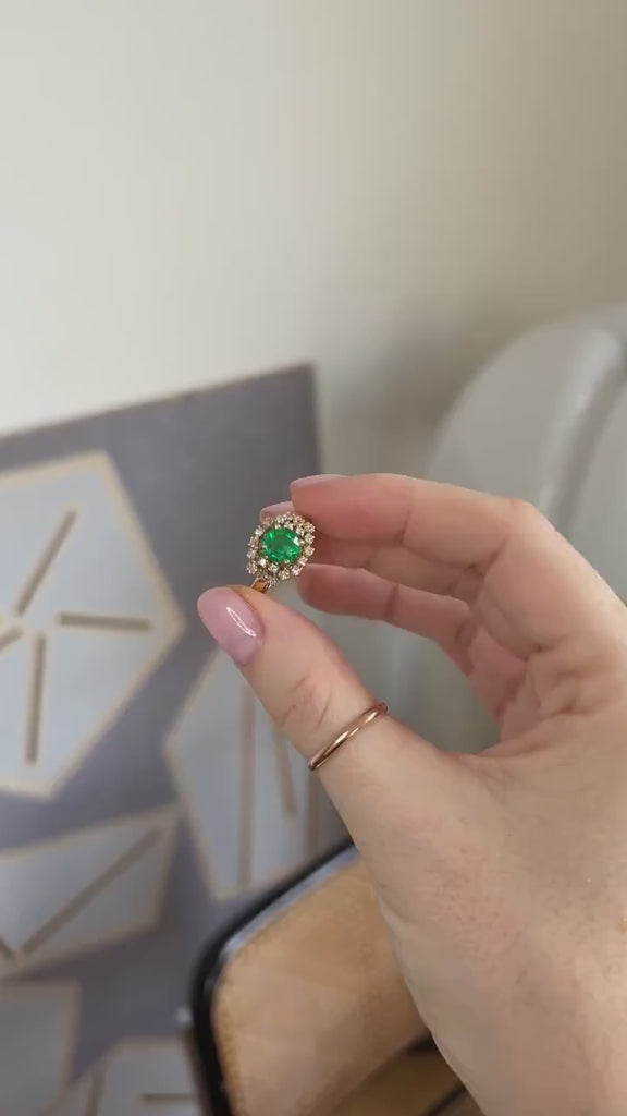 Emerald Ring 1.52 Cts and Diamonds on Yellow Gold