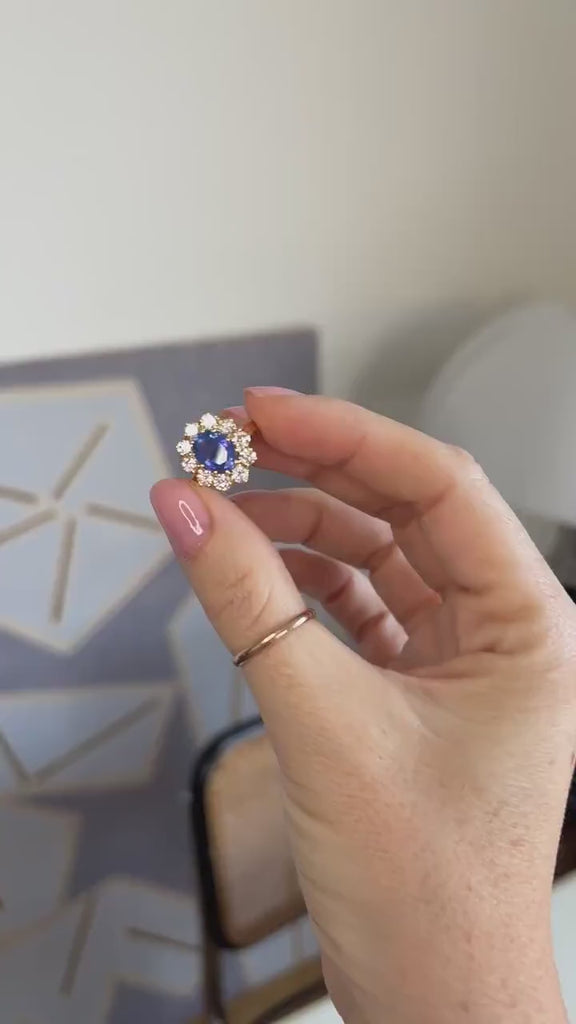 Ring Marguerite Ceylan Sapphire 1.70 Cts and Diamonds on Yellow Gold