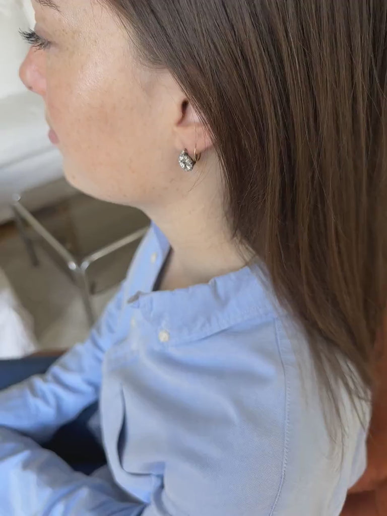 Dormeuses marguerite earrings in diamonds, gold and platinum
