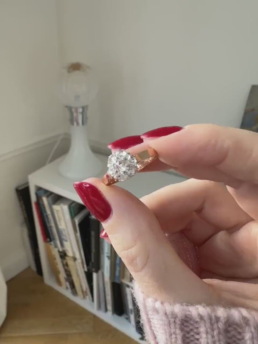 Daisy engagement ring diamonds on rose gold