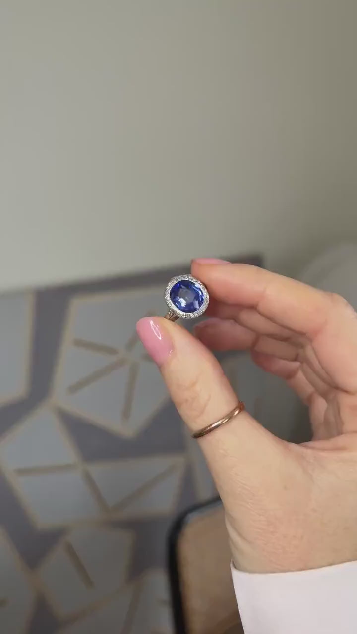 Art Deco Pompadour Ring Unheated Ceylon Sapphire 4.30 Cts and Diamonds on Platinum