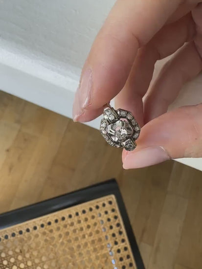 Art Deco square ring in white gold and diamonds