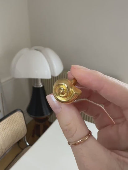 Vintage Lalaounis shell ring in yellow gold