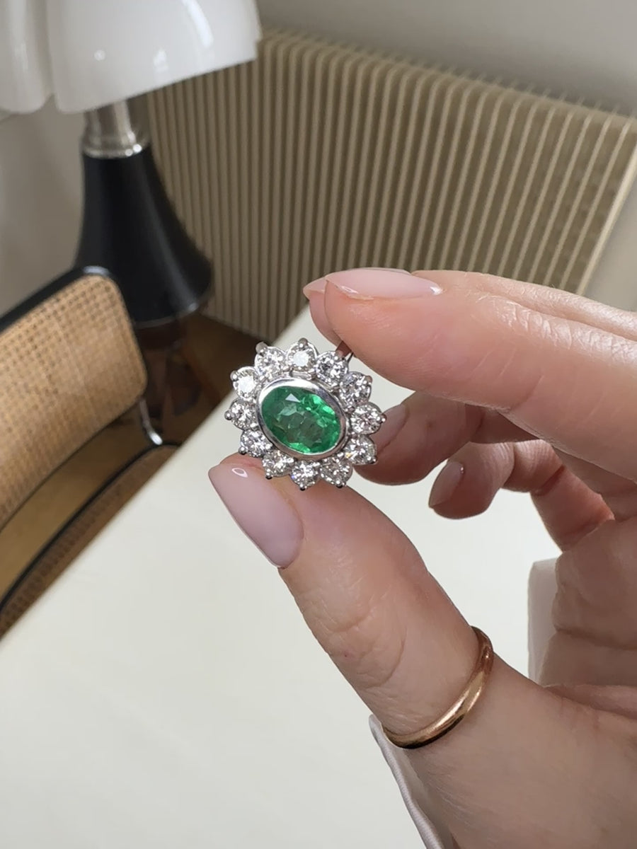 Emerald daisy ring 1.60 Cts and diamonds