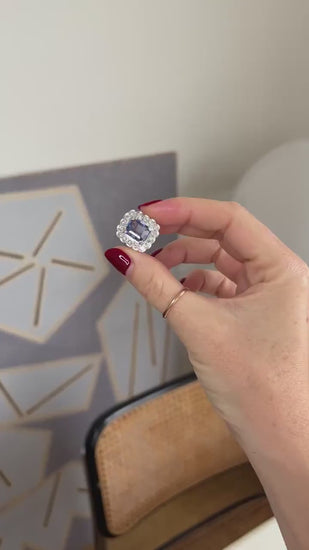 Art Deco Marguerite Ring Ceylon Sapphire 3.90 Cts and Diamonds on White Gold