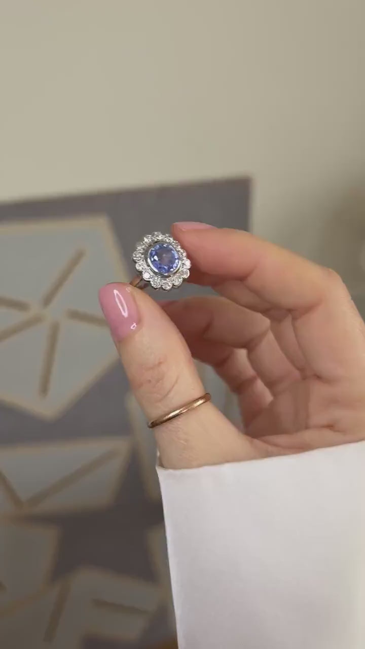 Art Deco Pompadour Ring Ceylon Sapphire 2.80 Cts and Diamonds on Platinum