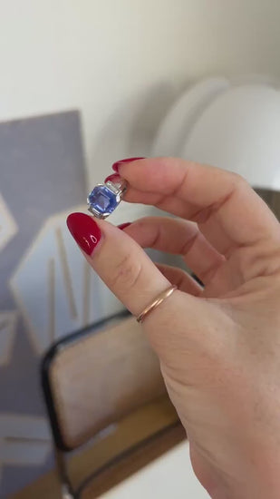 Ring Unheated Ceylon Sapphire 4.50 Cts and Baguette Diamonds on Gold and Platinum