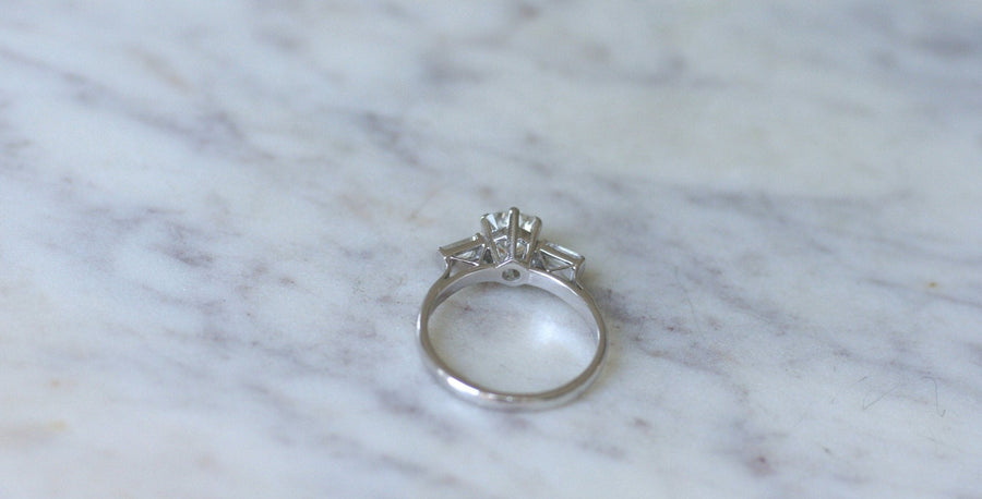 Art Deco Cushion Diamond Solitaire 1.00 Ct on Platinum - Galerie Pénélope