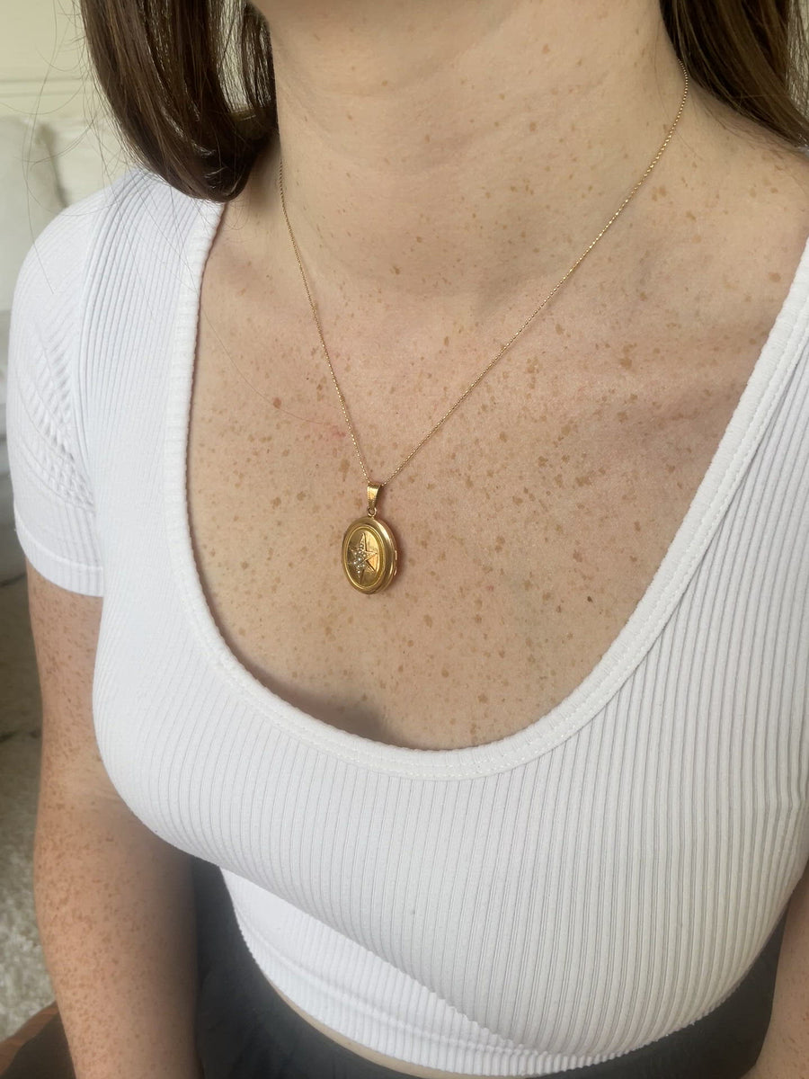 Gold and pearl star medallion with photo holder