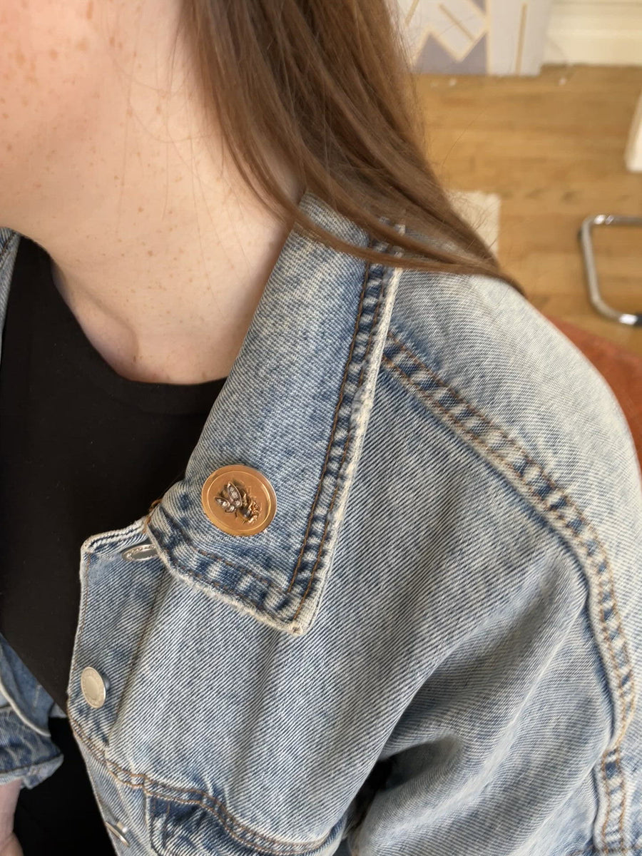 Round bee, tiger eye and diamond brooch
