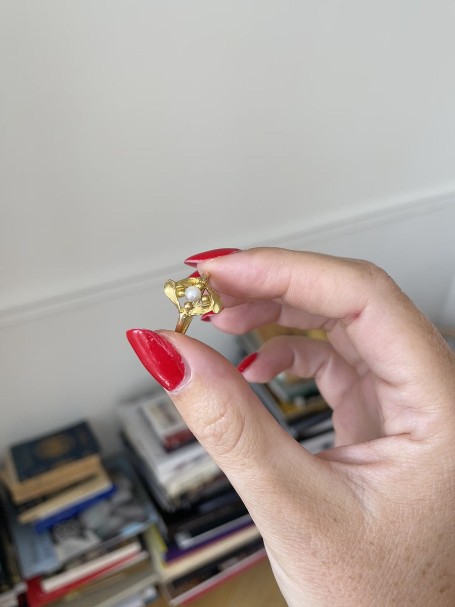 Art Nouveau ring mistletoe, gold and pearl