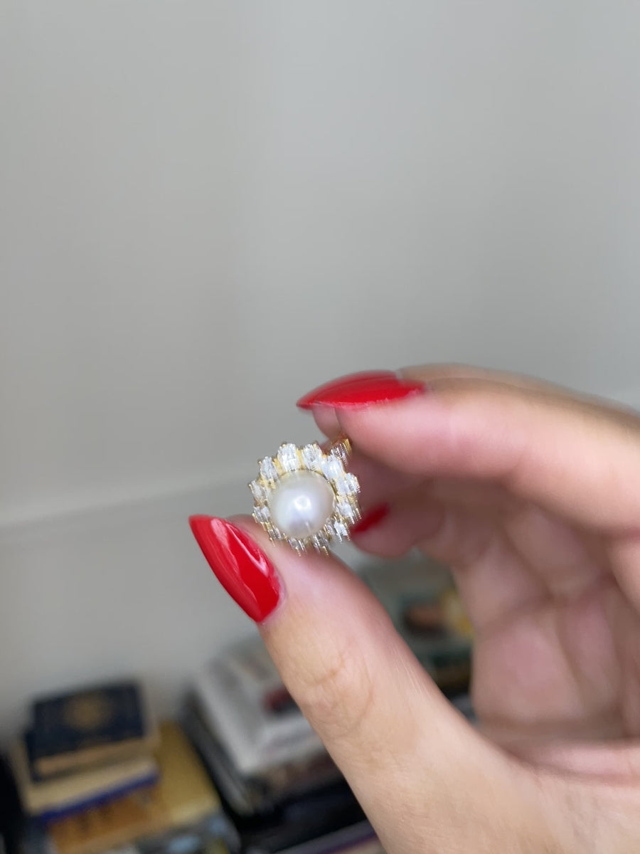 Daisy ring with diamonds and fine pearl