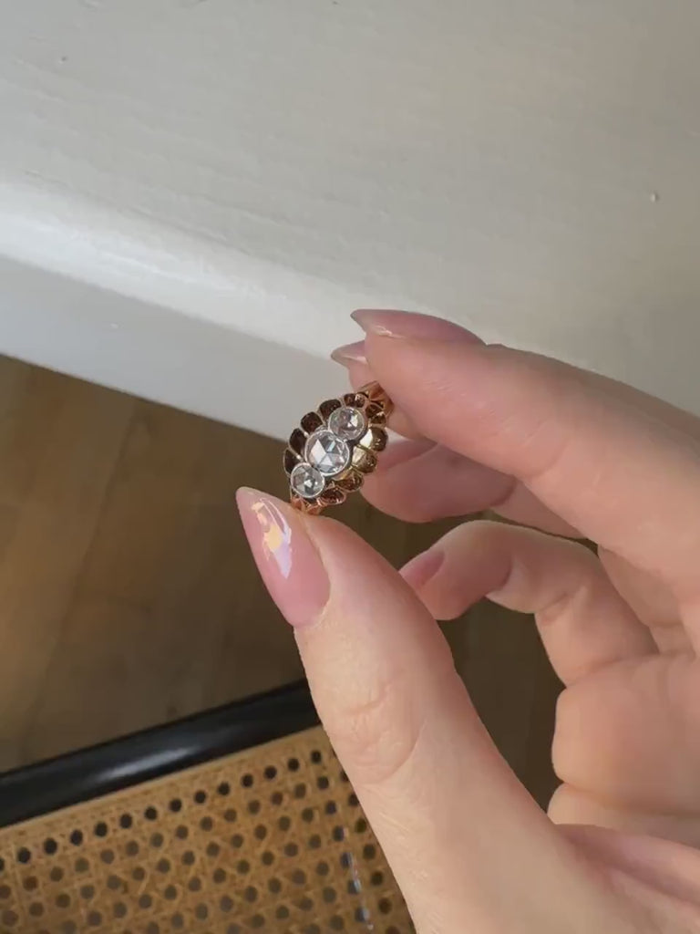 Ring with 3 diamonds, yellow gold and platinum setting