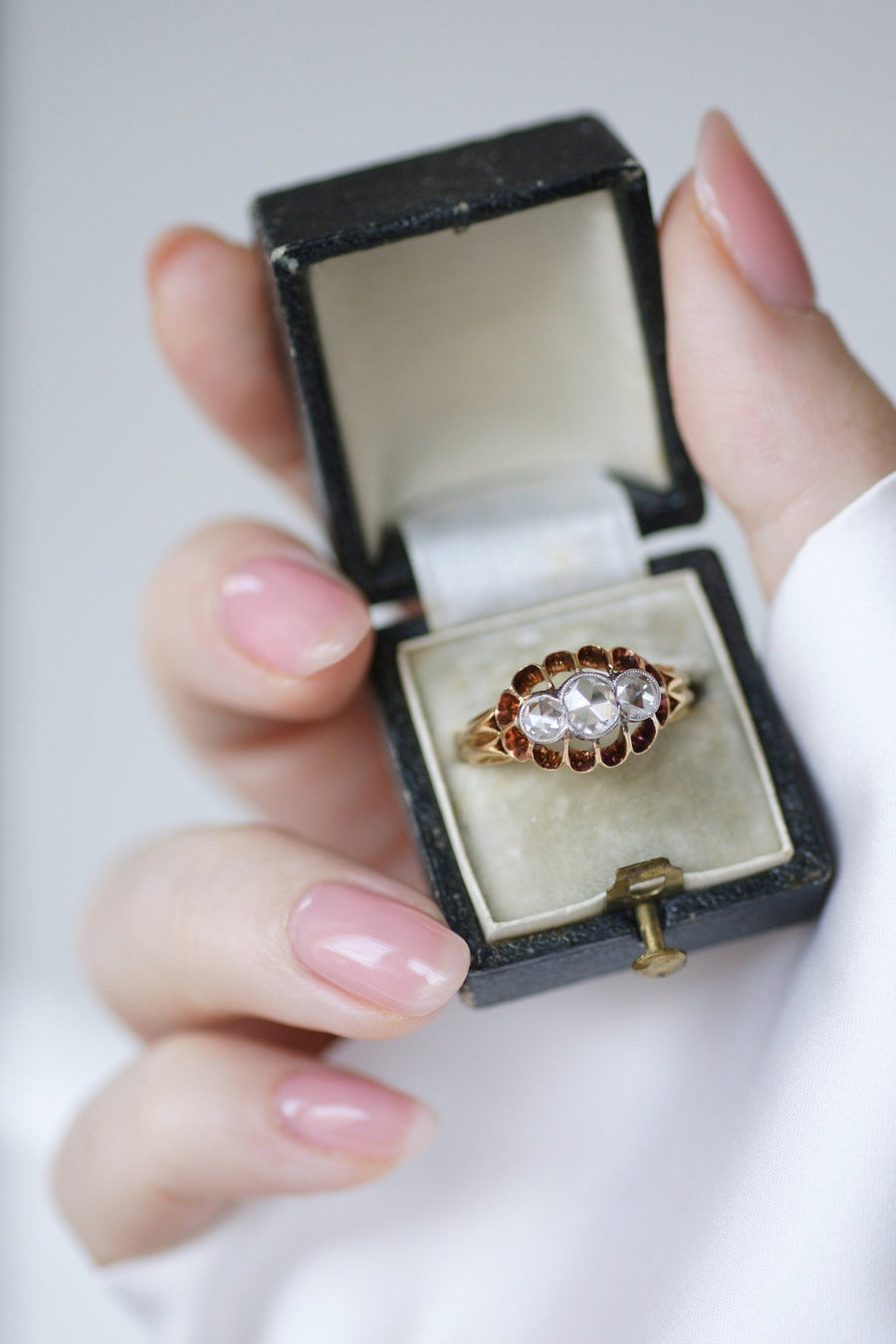 Garter ring 3 diamonds on gold - Penelope Gallery