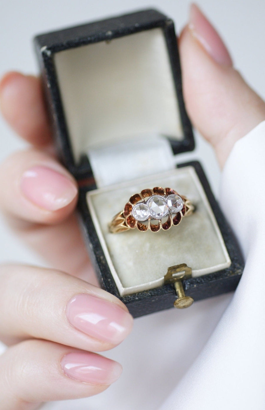 Garter ring 3 diamonds on gold - Penelope Gallery