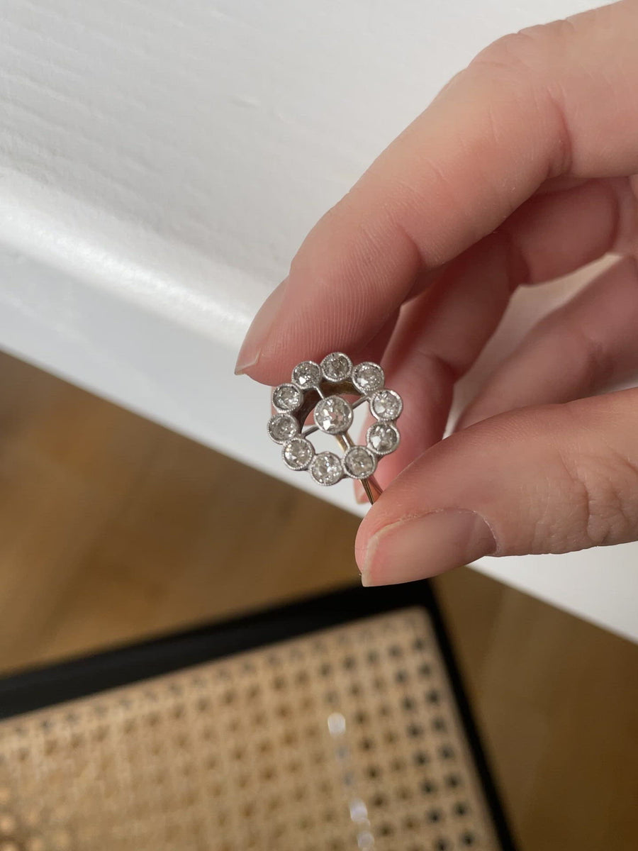 Antique daisy ring with diamonds