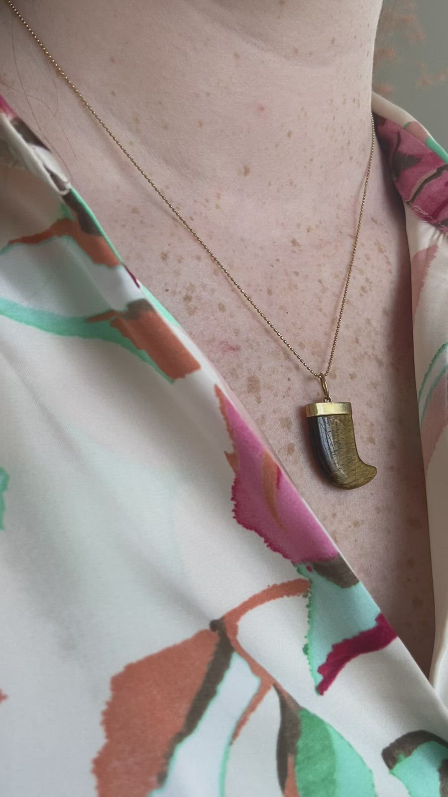 Tiger's eye pendant on gold