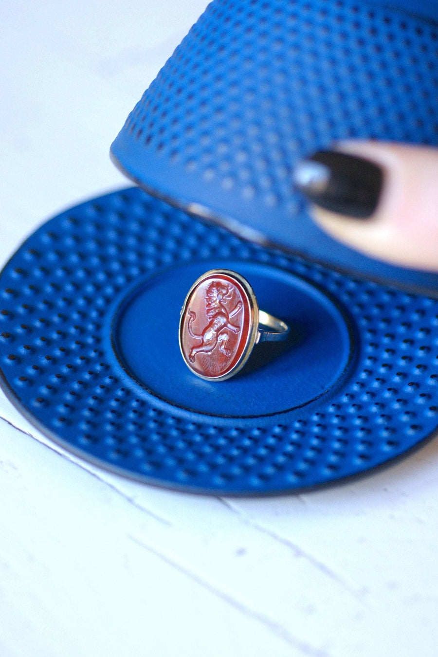 Antique carnelian ring in lion intaglio on gold - Galerie Pénélope