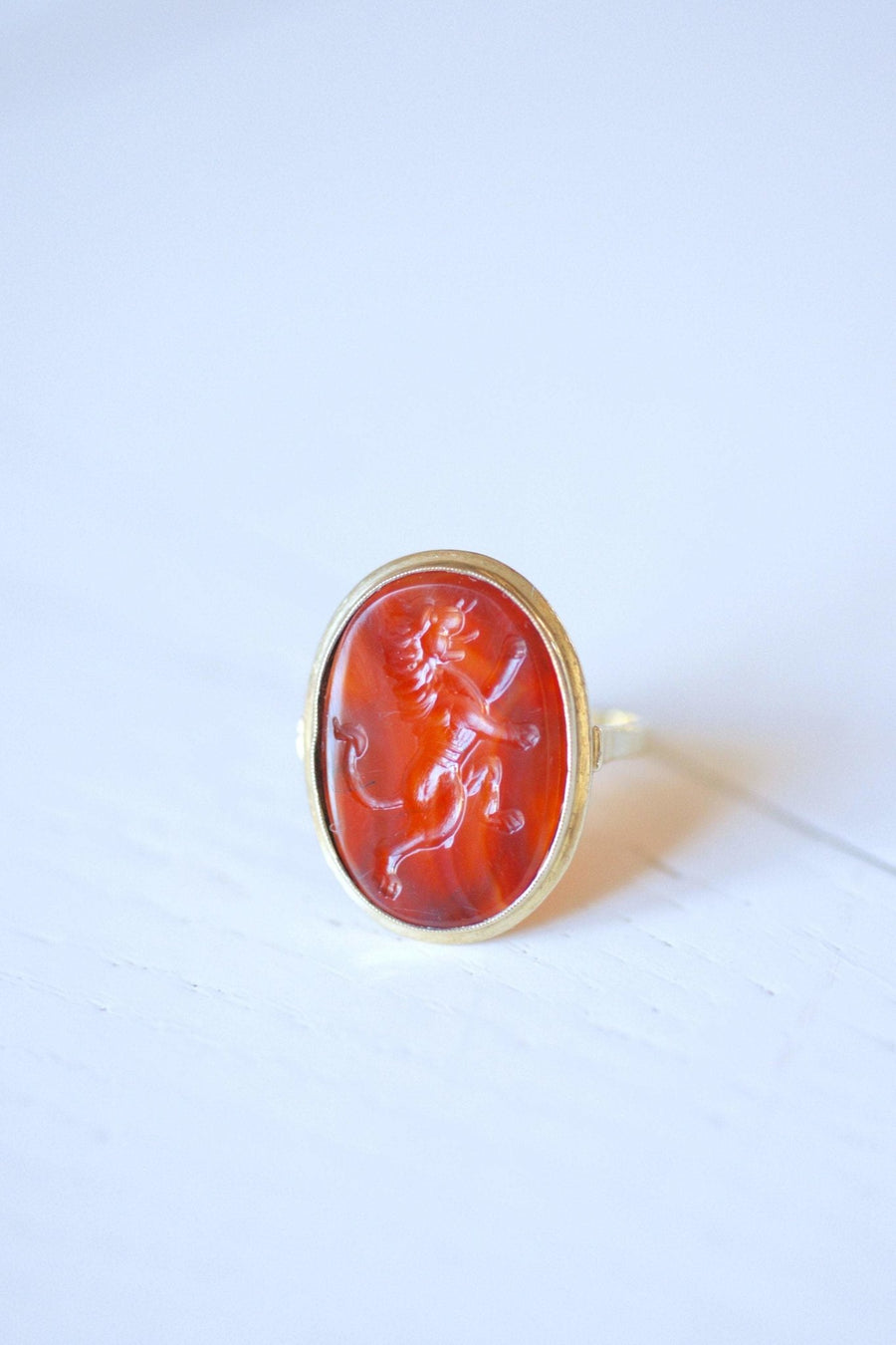 Antique carnelian ring in lion intaglio on gold - Galerie Pénélope
