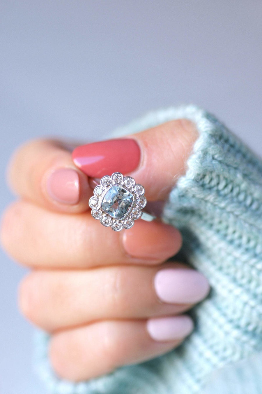 Antique aquamarine engagement ring with diamonds on white gold - Galerie Pénélope