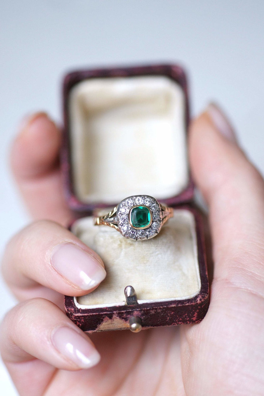 Antique emerald ring with diamonds - Penelope Gallery