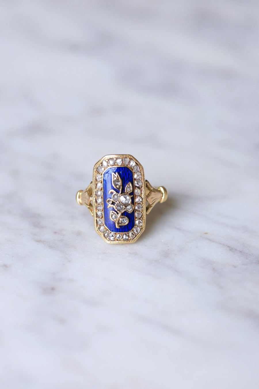 Antique gold and flower ring inlaid with diamonds on blue enamel - Galerie Pénélope