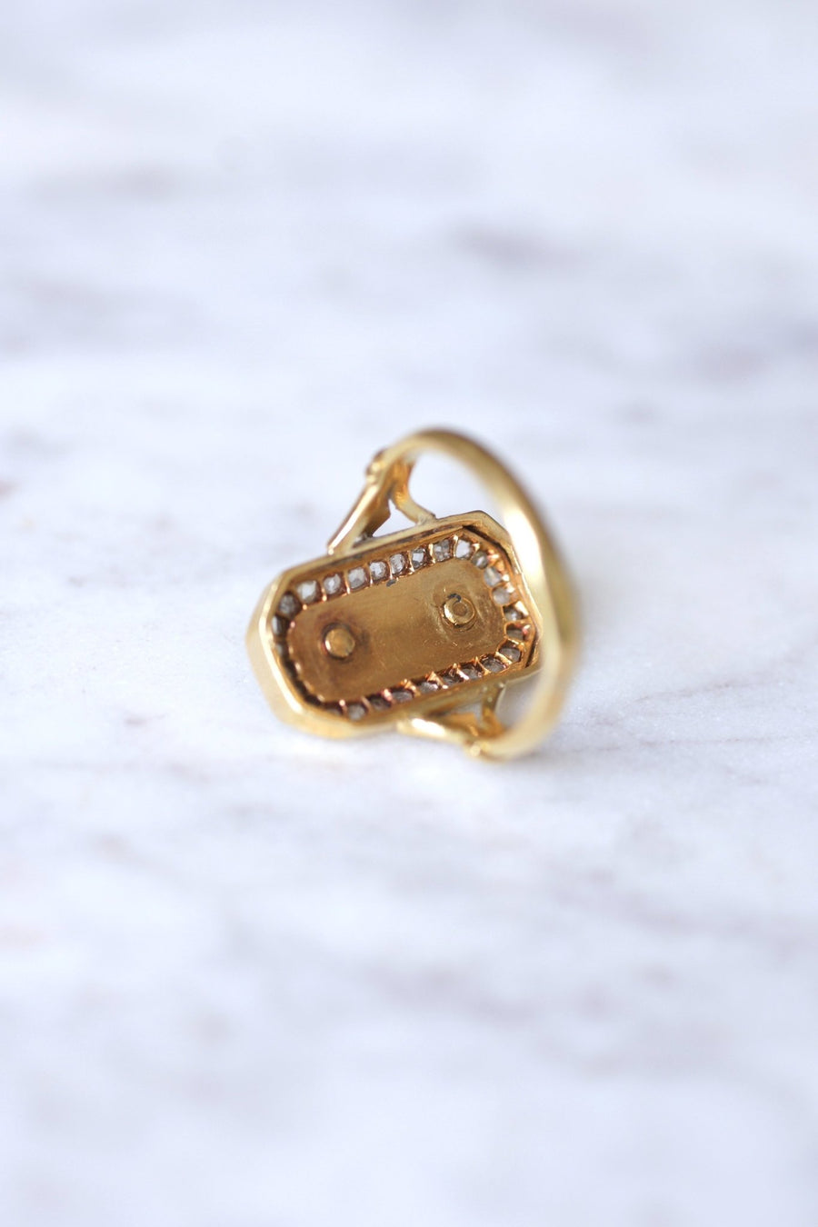 Antique gold and flower ring inlaid with diamonds on blue enamel - Galerie Pénélope