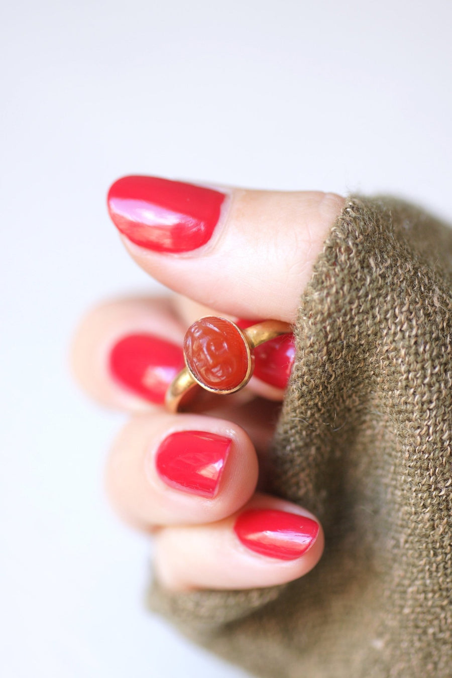 Antique yellow gold and carnelian cameo ring - Galerie Pénélope