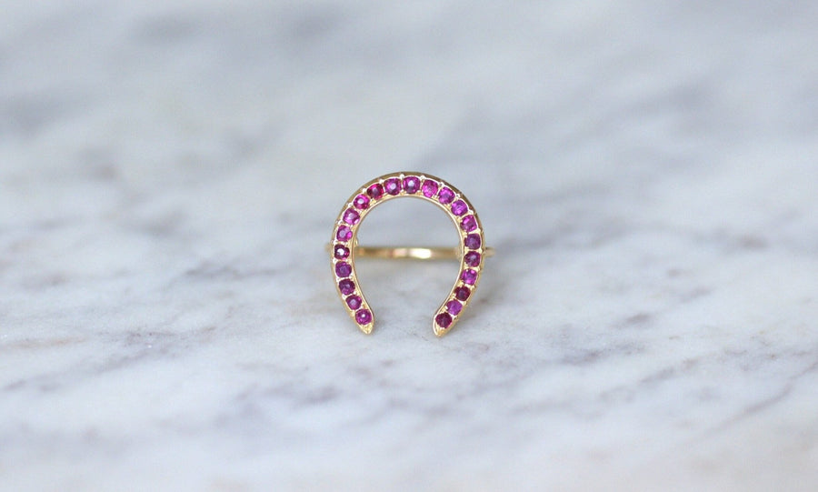 Antique yellow gold and ruby horseshoe ring - Galerie Pénélope