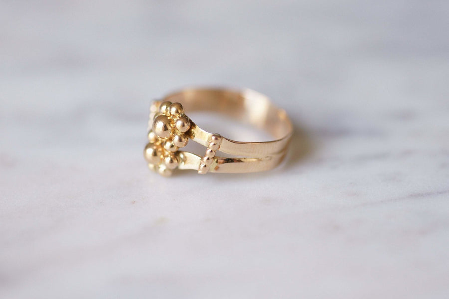 Antique flowers and balls ring in 18Kt gold - Galerie Pénélope
