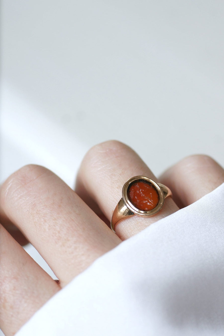 Antique intaglio cornelian Cupid ring on rose gold - Galerie Pénélope