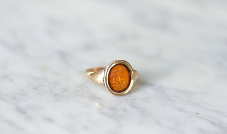Antique intaglio cornelian Cupid ring on rose gold - Galerie Pénélope
