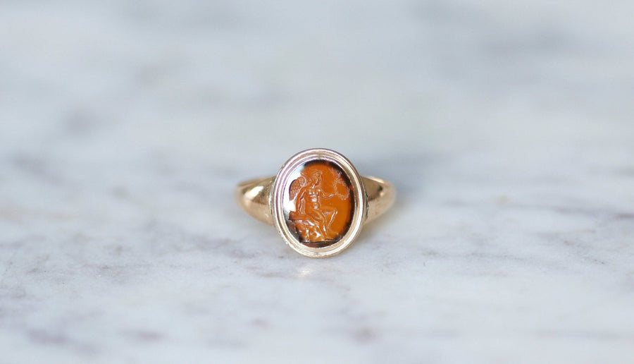 Antique intaglio cornelian Cupid ring on rose gold - Galerie Pénélope