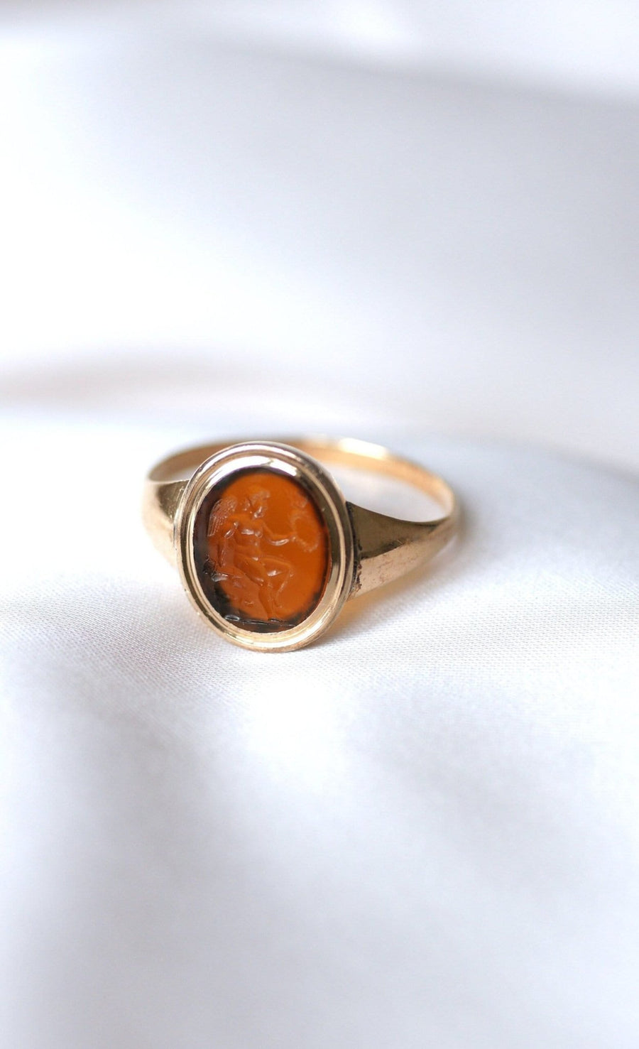 Antique intaglio cornelian Cupid ring on rose gold - Galerie Pénélope