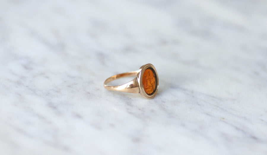 Antique intaglio cornelian Cupid ring on rose gold - Galerie Pénélope