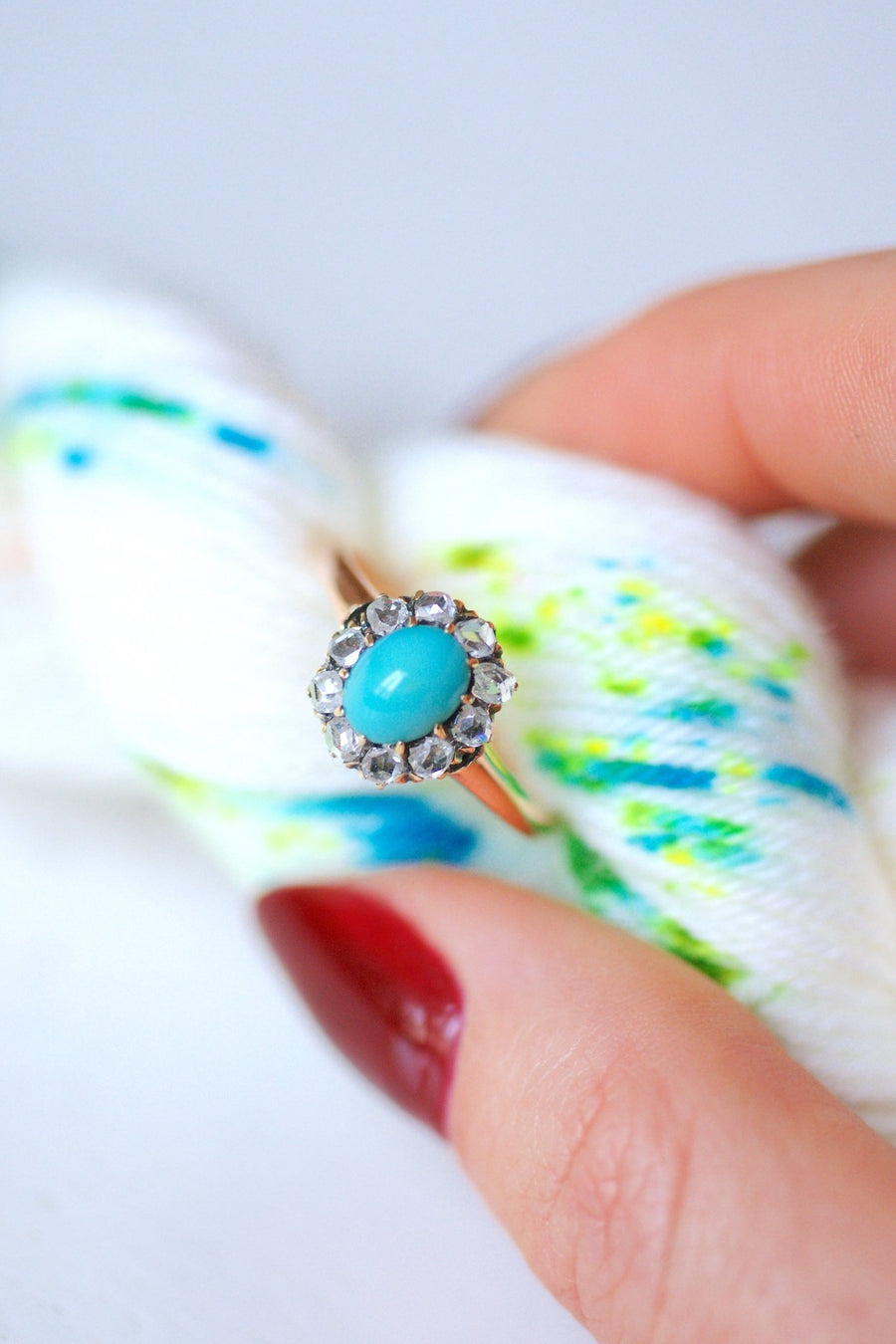 Antique ring Marguerite turquoise surrounded by diamonds on gold - Galerie Pénélope