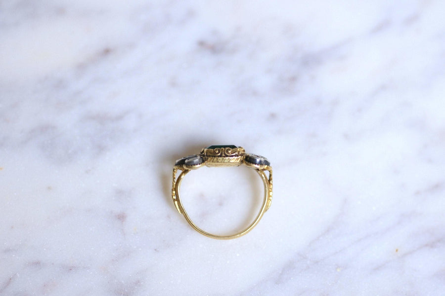 Antique gold, Colombian emerald, and diamonds ring - Galerie Pénélope
