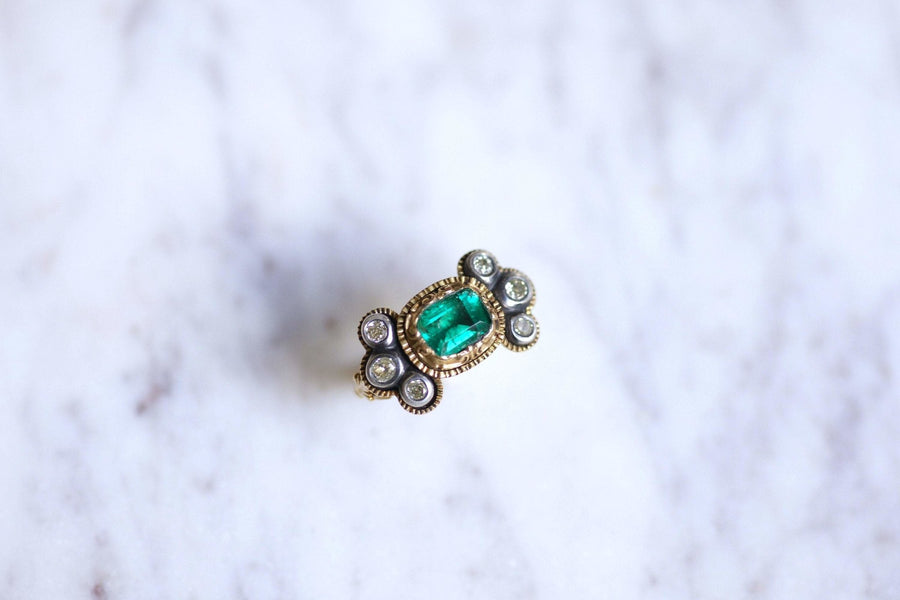 Antique gold, Colombian emerald, and diamonds ring - Galerie Pénélope