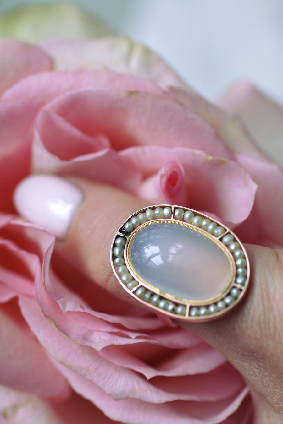 Antique pink gold, blue-grey chalcedony and pearls ring - Galerie Pénélope