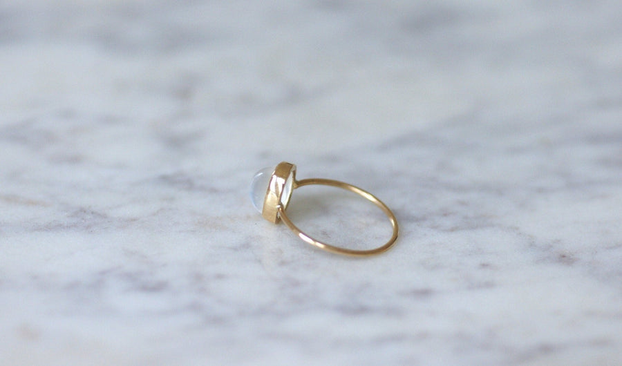 Antique moonstone on yellow gold ring - Galerie Pénélope