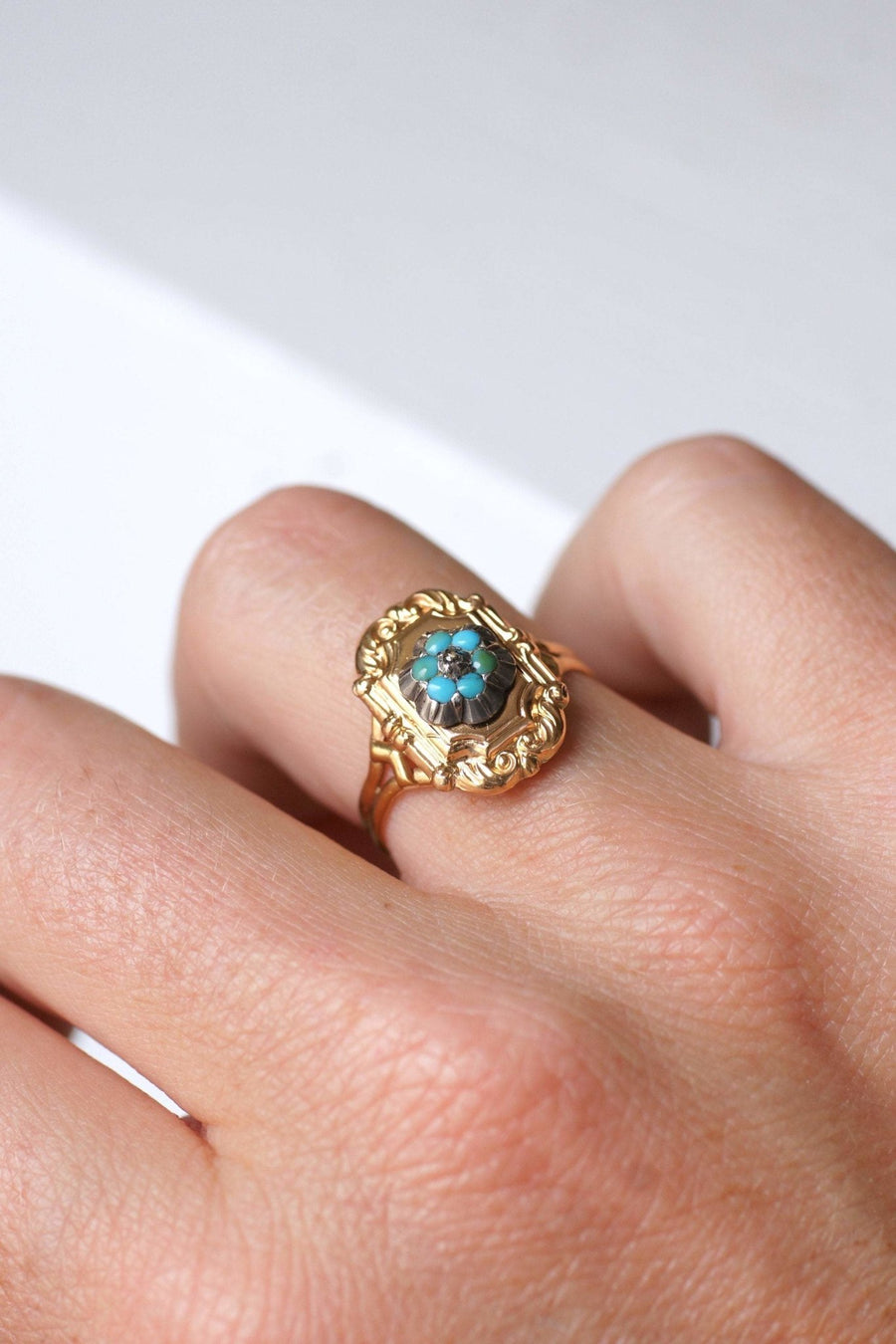 Yellow gold, turquoise and diamond antique plate ring - Galerie Pénélope