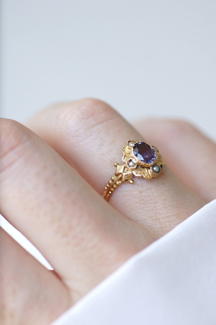 Antique Ring Mauve Sapphire 0.90 Ct - Galerie Pénélope