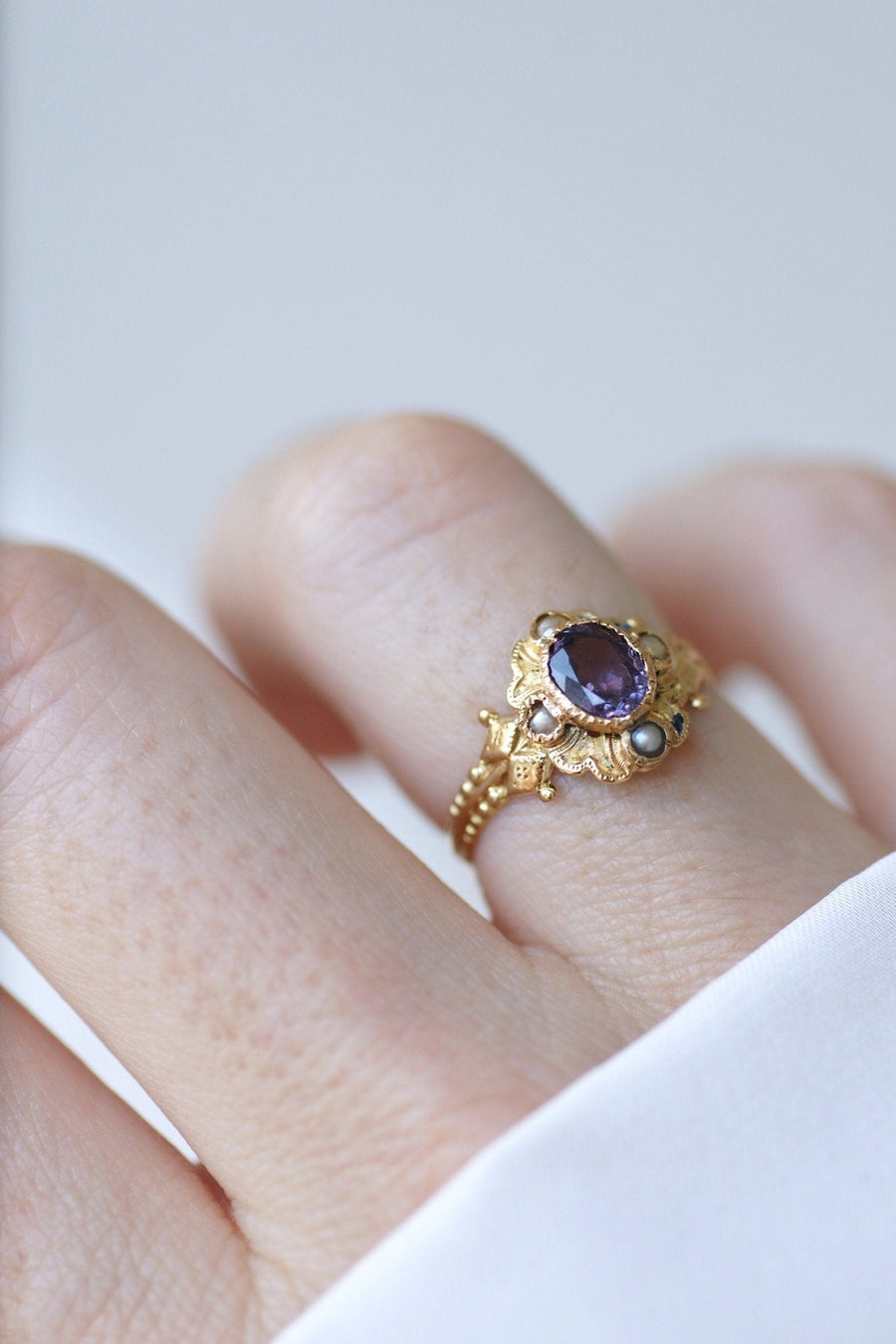 Antique Ring Mauve Sapphire 0.90 Ct - Galerie Pénélope