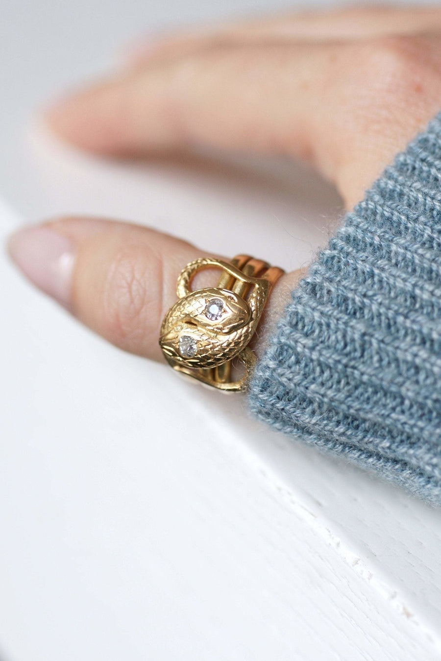 Antique ring Snakes coiled yellow gold and diamonds - Galerie Pénélope