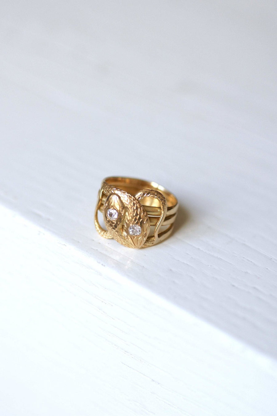 Antique ring Snakes coiled yellow gold and diamonds - Galerie Pénélope
