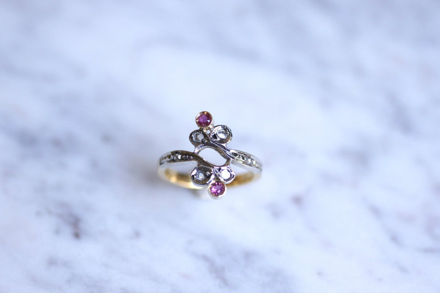 Antique ring Toi et Moi, diamonds, rubies, on gold and silver - Galerie Pénélope
