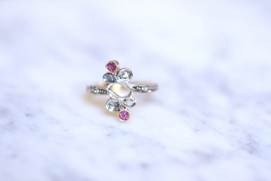 Antique ring Toi et Moi, diamonds, rubies, on gold and silver - Galerie Pénélope