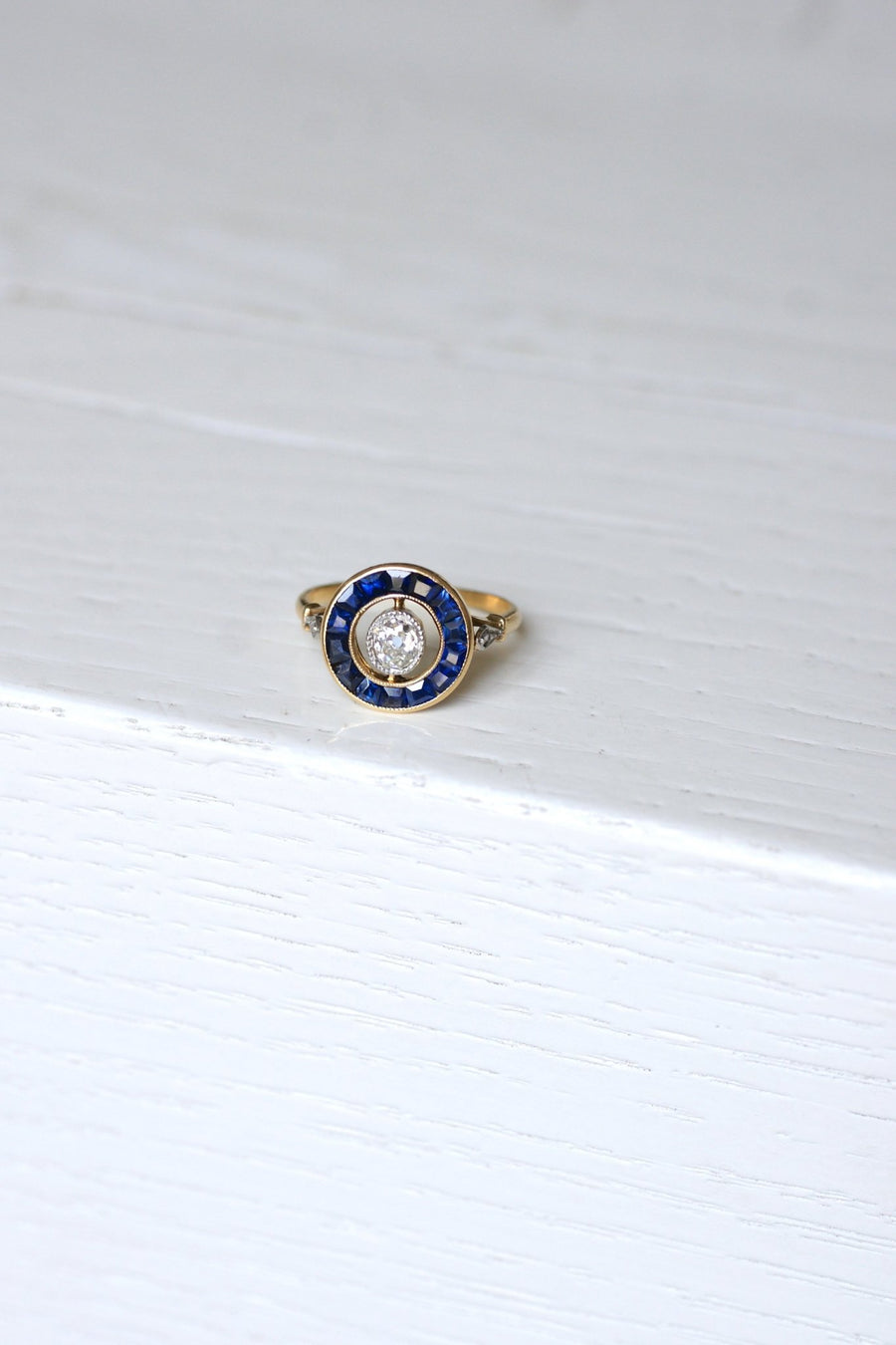 Art Deco diamond ring surrounded by synthetic sapphires - Penelope Gallery