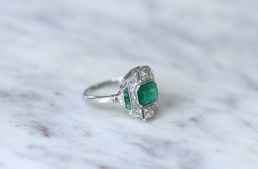 Art Deco emerald ring 1.30 ct and diamonds on white gold - Penelope Gallery